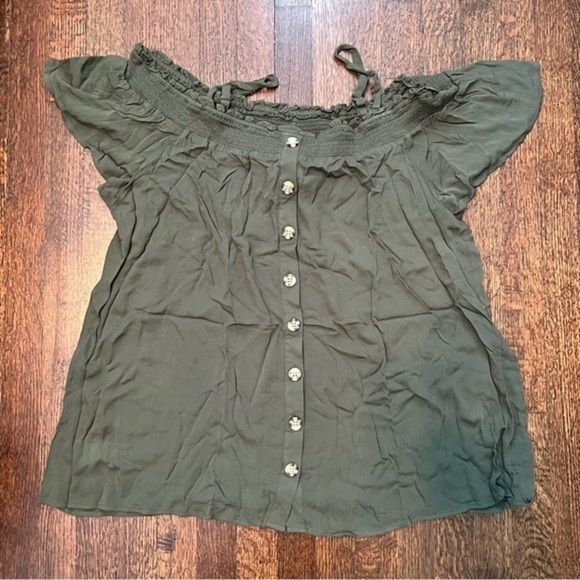 NWT Torrid size 2X green gauze cold shoulder top - Picture 2 of 7